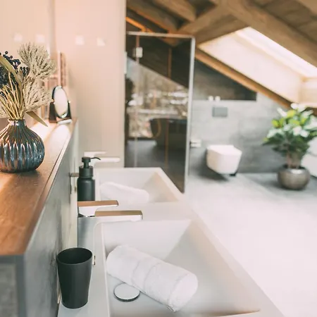 Apartmán Livalpin - With Private Sauna & Whirlpool *